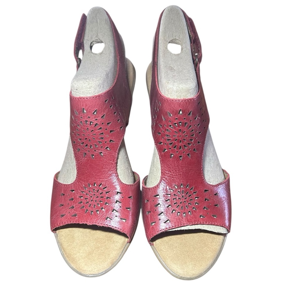 Comfortiva Pillowtop SZ 9 Leather Comfort Slingback Sandals Red Cutout 2” heel. - Picture 2 of 13